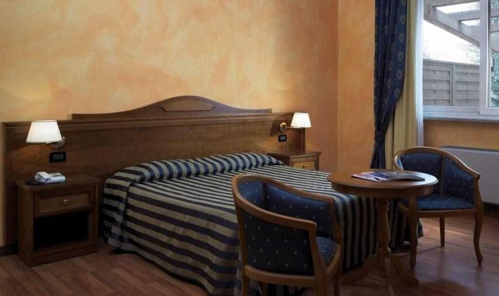 Hotel De La Ville Bereguardo Bagian luar foto