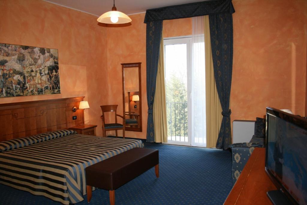 Hotel De La Ville Bereguardo Bagian luar foto
